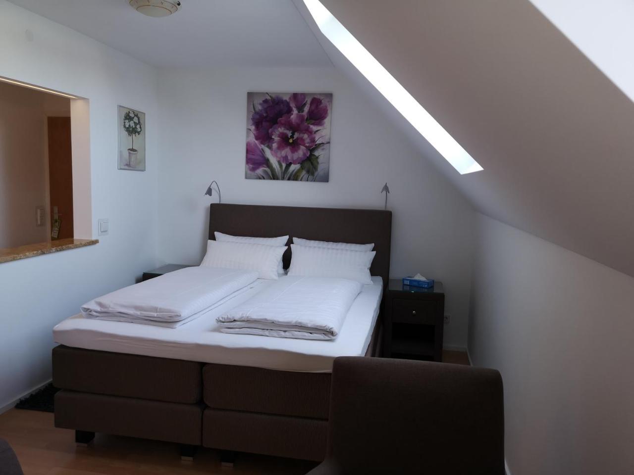 Tuniberg Restaurant Hotel Fribourg im Breisgau Chambre photo