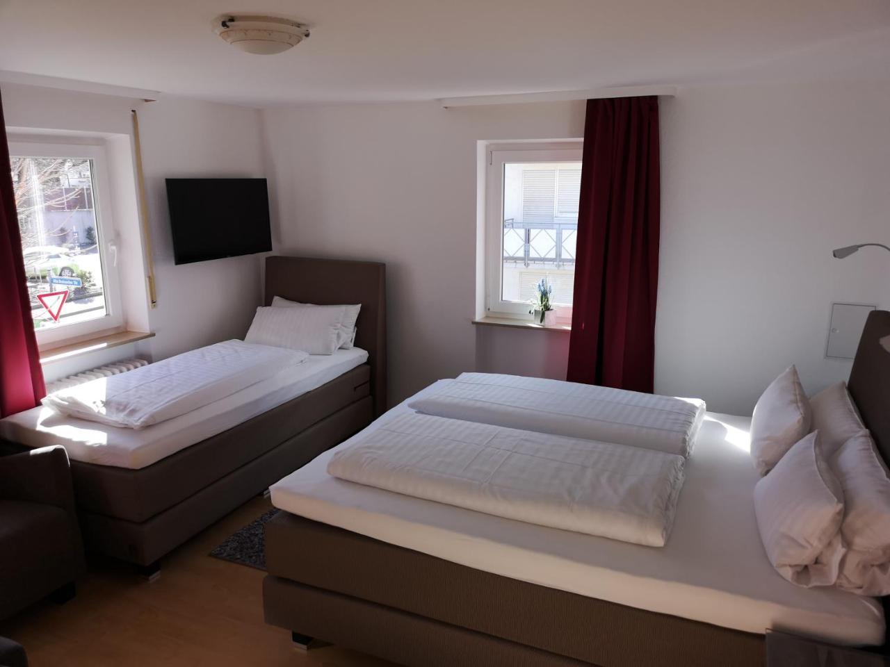 Tuniberg Restaurant Hotel Fribourg im Breisgau Chambre photo